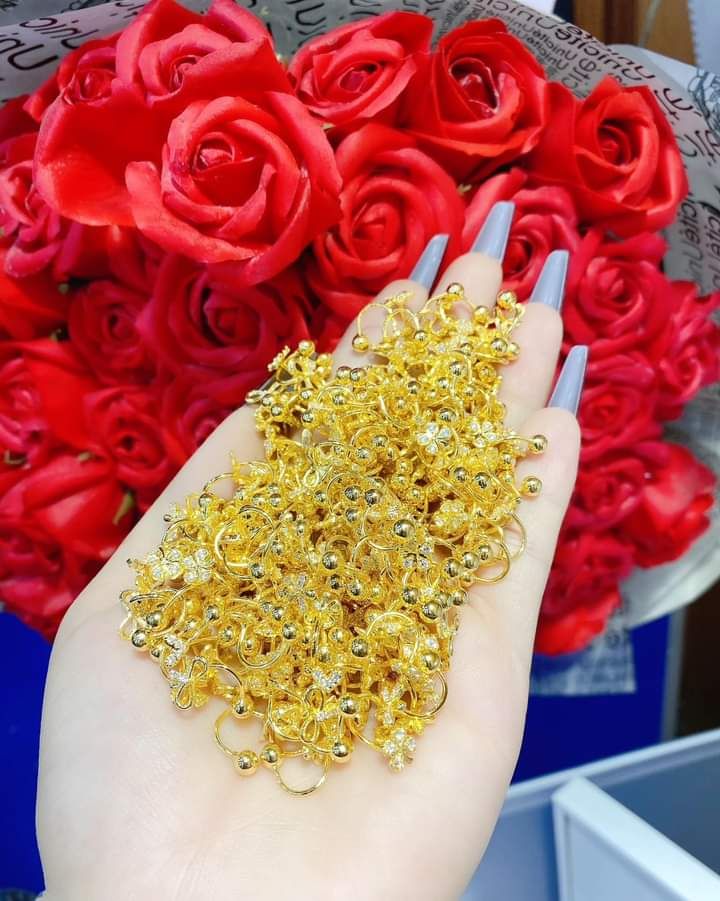 Một chiếc bông tai bi tròn mẫu đơn giản nam nữ  vàng tây 10k có bảo hành