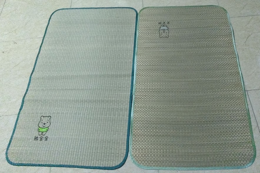 Chiếu cói trẻ em loại To (60 cm x 100 cm)