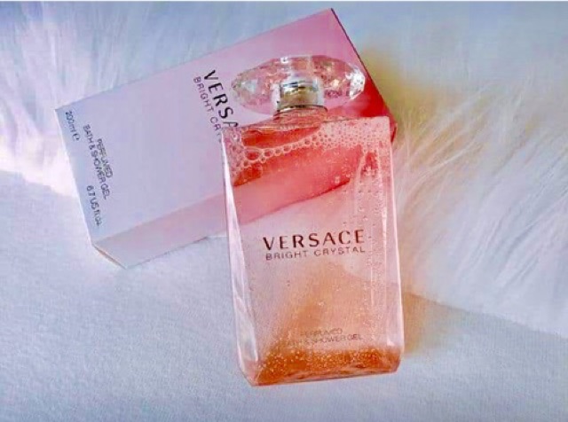 Sữa tắm nữ Versace Bright Crystal 200 ml