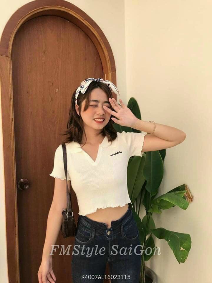 Áo Kiểu Cổ Bẻ In Chữ Trước Ngực Diềm Viền Vải Thun Gân Hot Trend Hàn Quốc TTSA0718