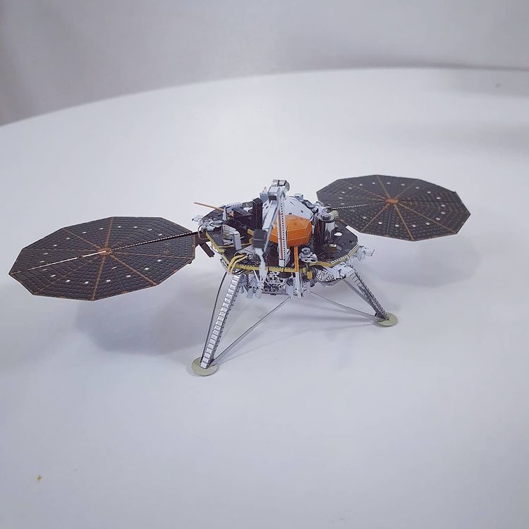 Mô Hình 3D Kim Loại Phi Thuyền Insight Mars Lander (chưa ráp)