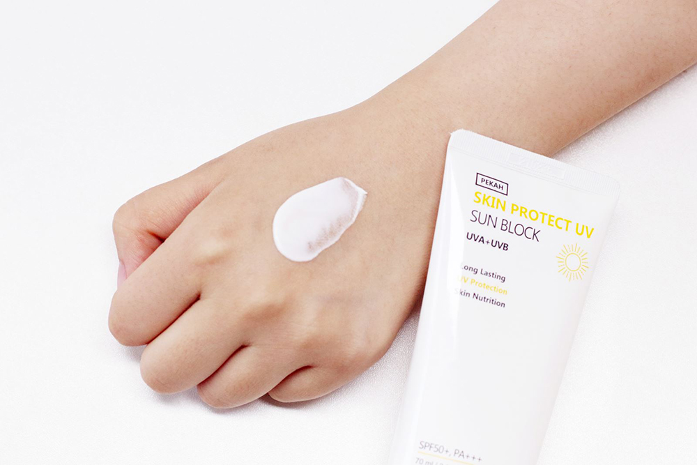 Kem chống nắng vật lý nâng tone da PEKAH Skin Protect UV Sun Block SPF 50+ PA+++ . Chống tia UV . Loại 70ml- Hàn Quốc.