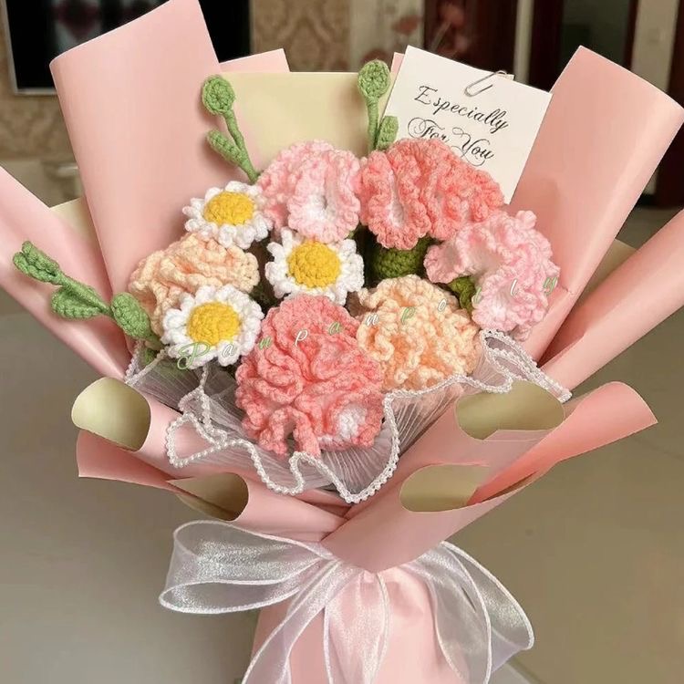 Bó hoa màu hồng bằng len móc tay thủ công