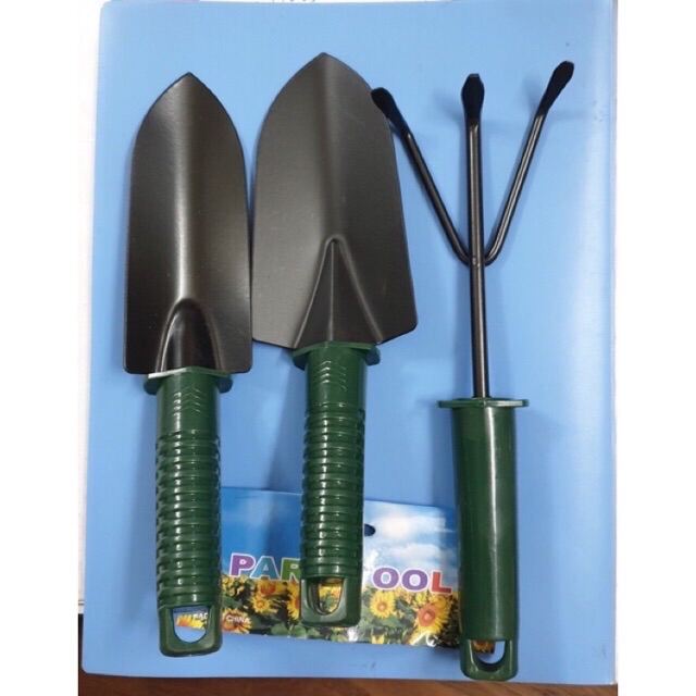 Bộ dụng cụ gồm 3 món: cào đất, xẻng,xới đất