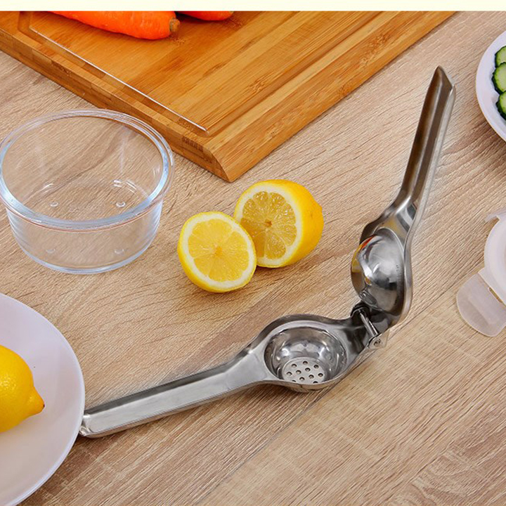 Tools lemon juicer stainless steel material safety, easy to clean.