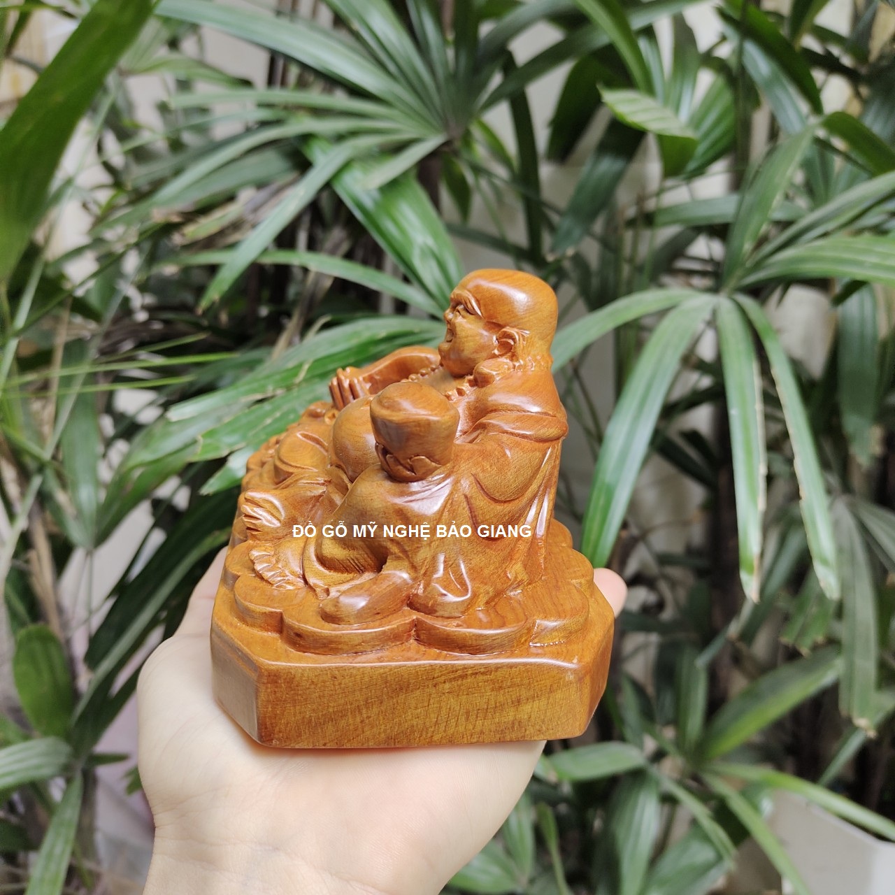Tượng phật di lặc gỗ bách xanh
