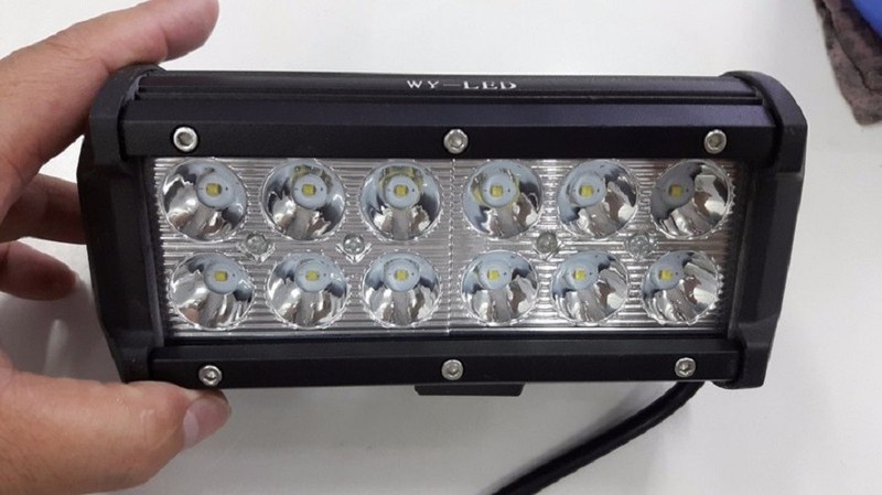 ĐÈN LED TRỢ SÁNG  C12 2 TẦNG 12 BÓNG CỰC SÁNG