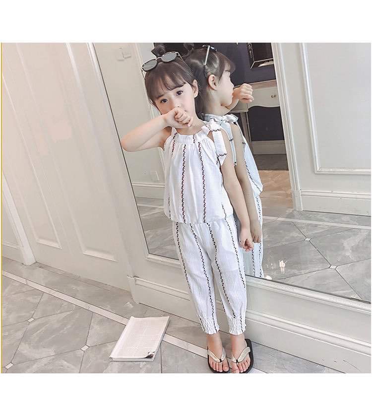 Bộ đồ hở vai thắt nơ dễ thương cho bé gái