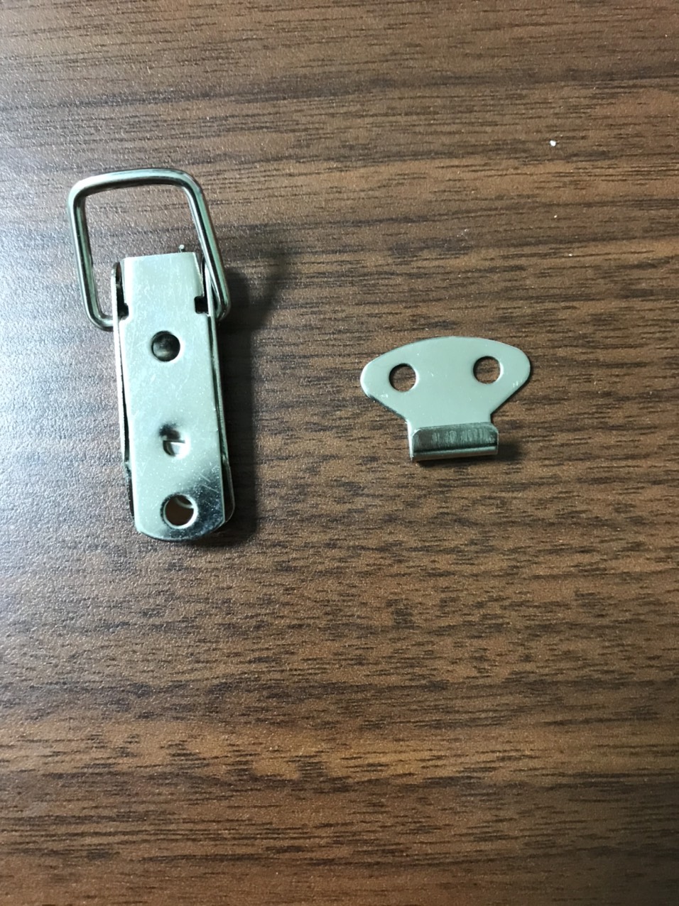 Khóa mỏ vịt inox- Lắp tủ