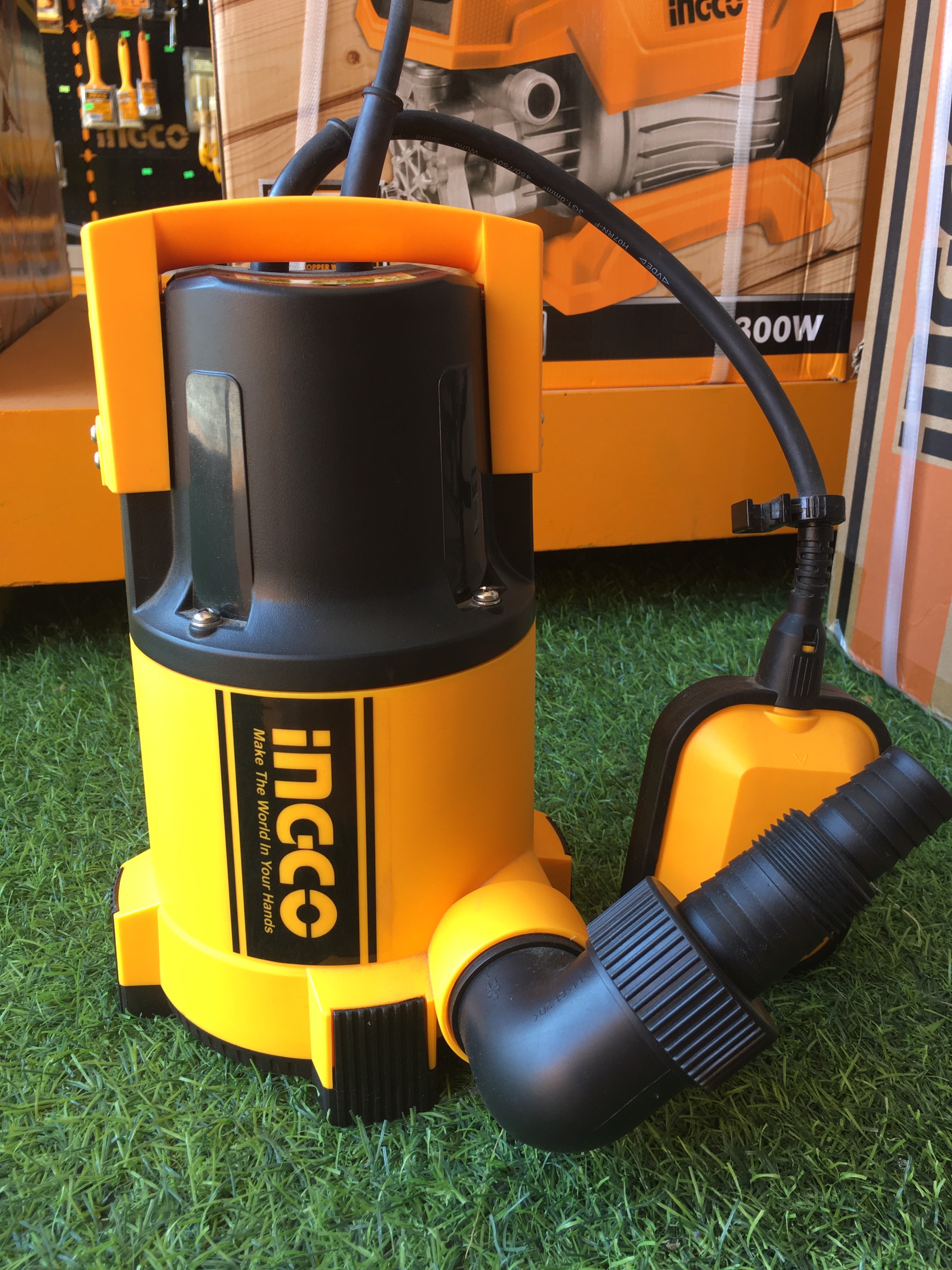 Máy bơm chìm nước sạch INGCO SPC4001 400W 0.5HP