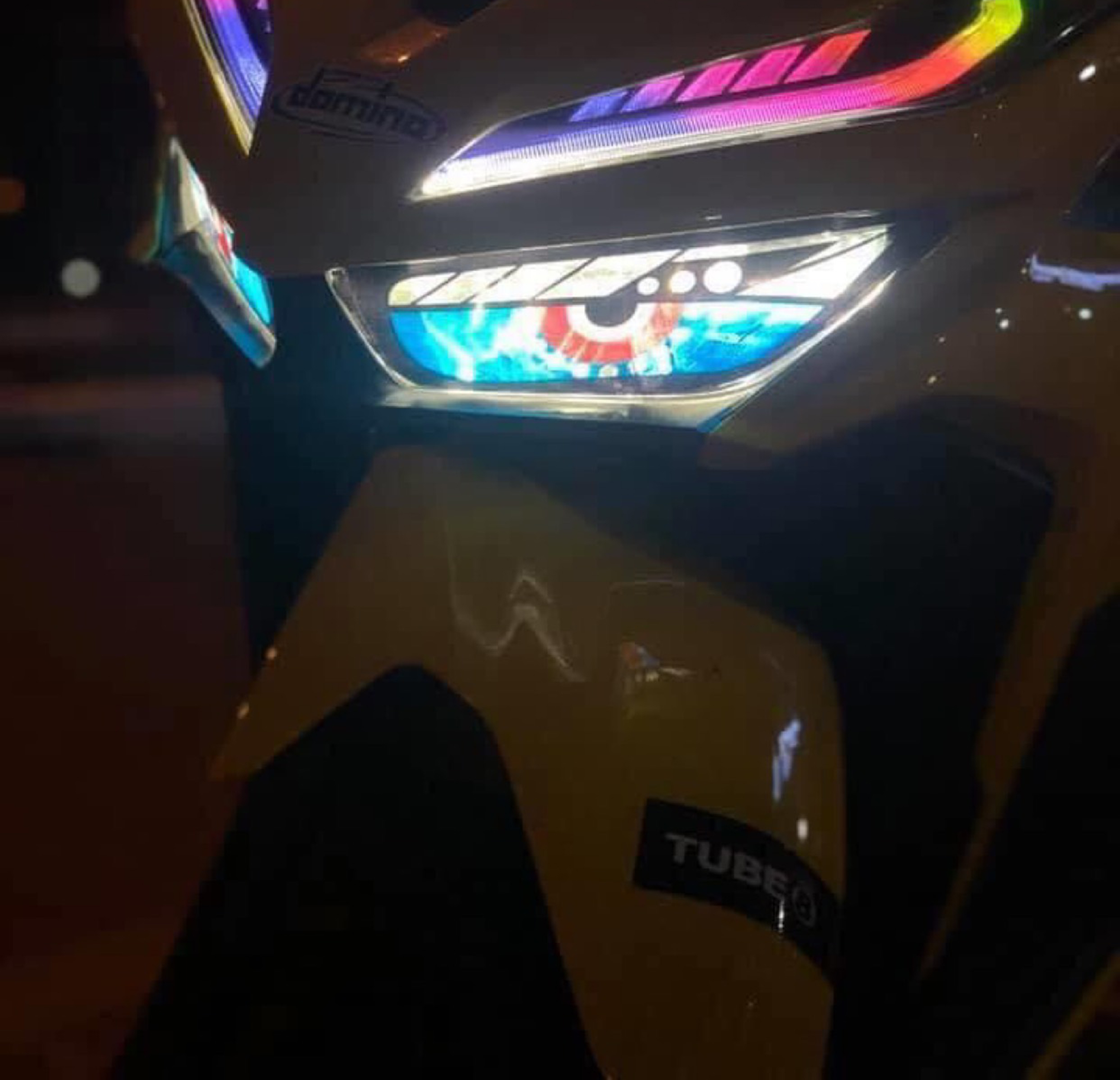 [HCM]TEM TRONG DÁN MẮT ĐÈN VARIO TRẮNG ĐỎ XANH TRÒN