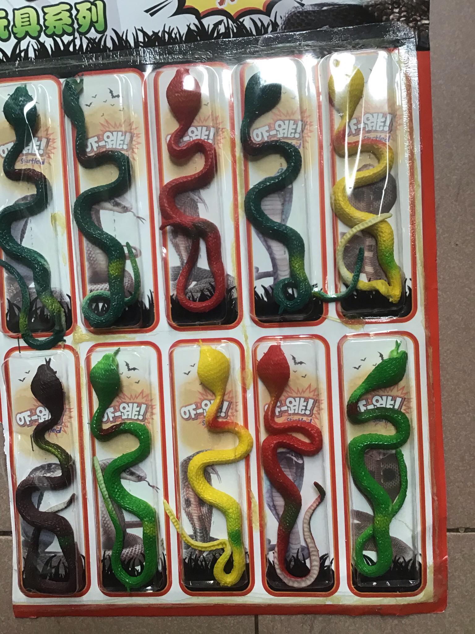 [HCM]Vỉ 10 con rắn hổ mang cao su
