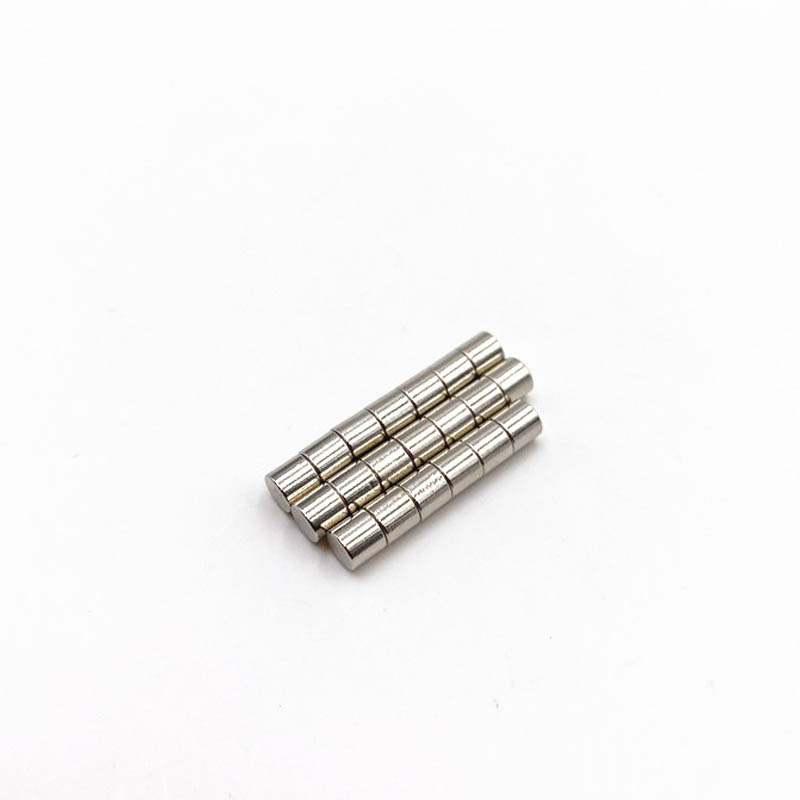 Nam châm đất hiếm 4x4mm mạ Niken lực từ N35
