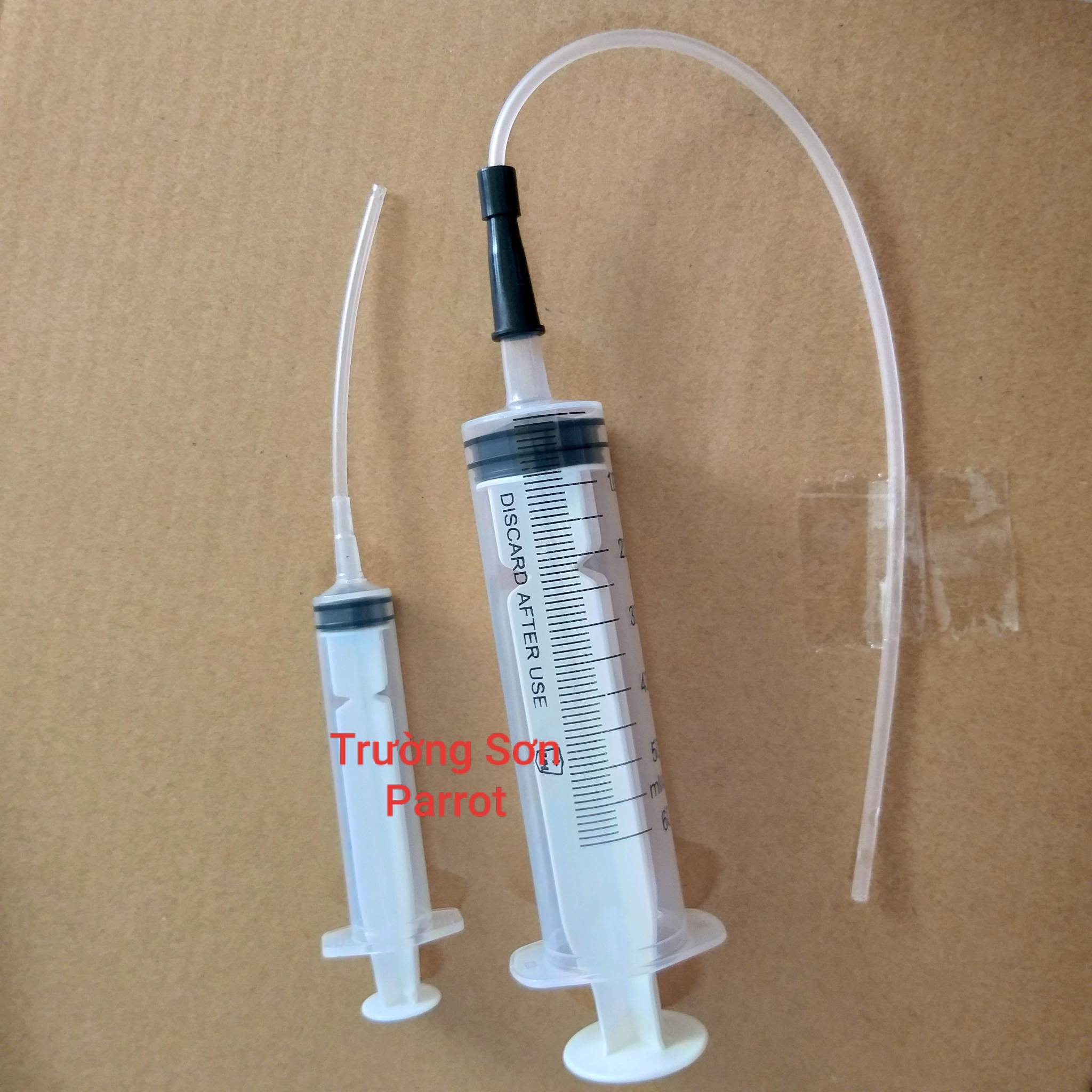 Xi lanh và ống luồn bơm bột cho vẹt non