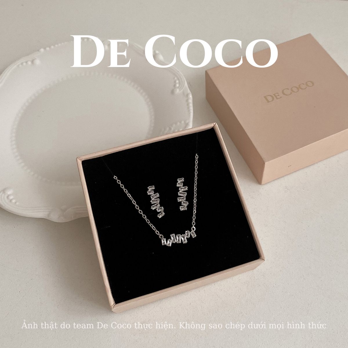 Set vòng cổ và khuyên tai đính đá Sole De Coco