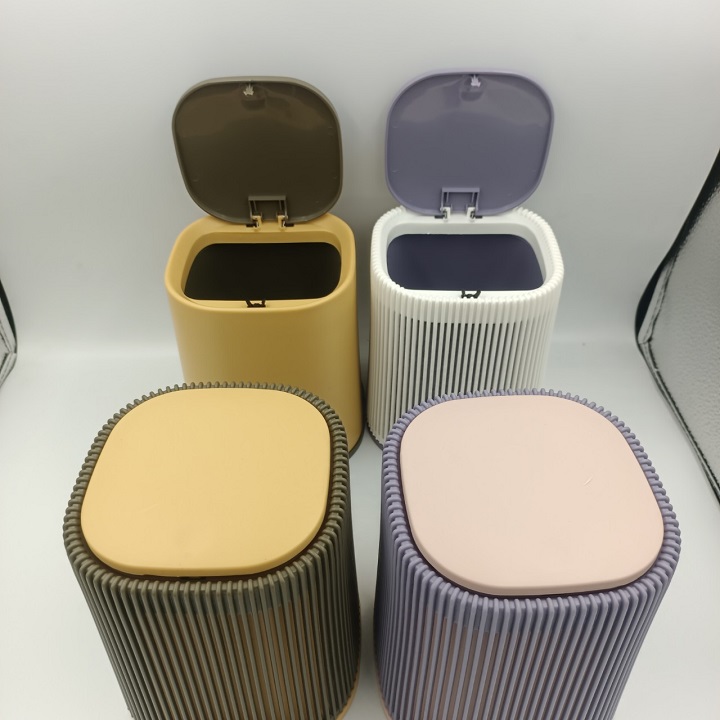 Beautiful and practical office desktop mini plastic trash can be used