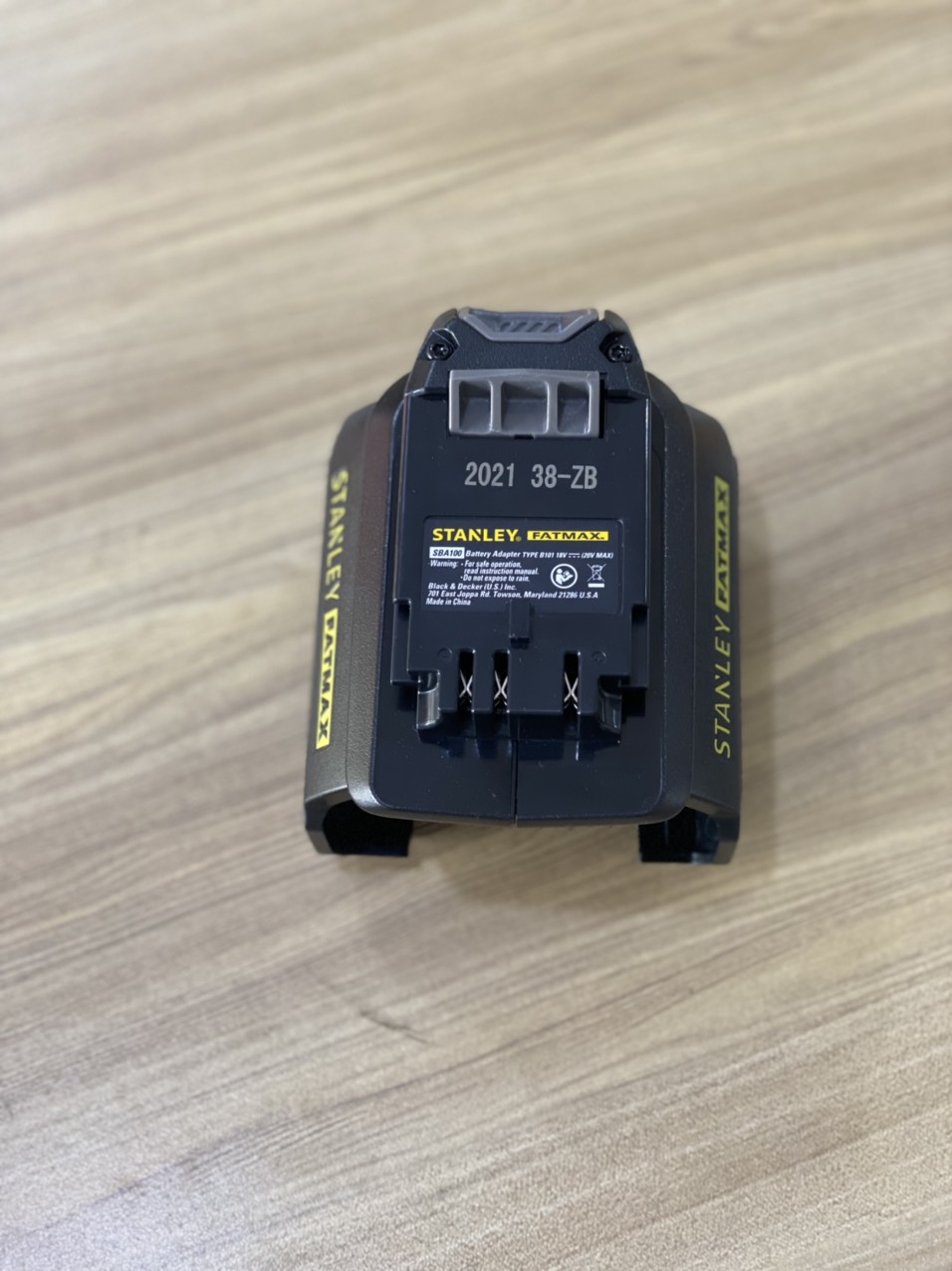 Đế chuyển pin 20V Stanley SBA100