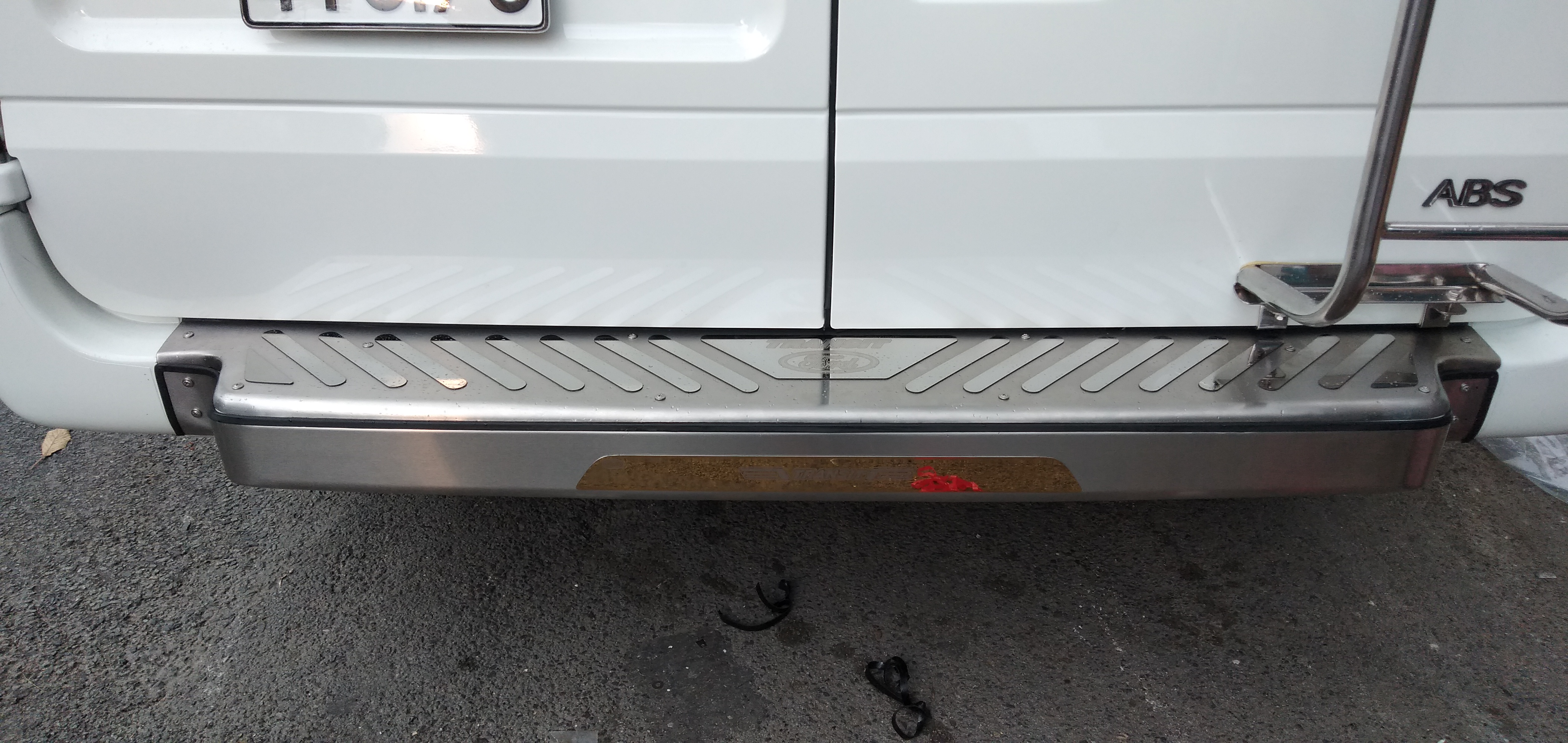 Ốp INOX cản sau FORD Transit