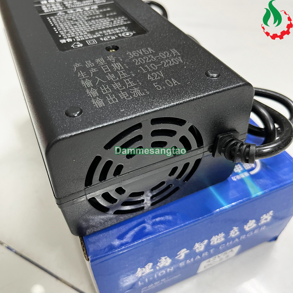 Sạc 10S 5A 42V dùng cho pin Li-ion 3.7V (Có quạt)