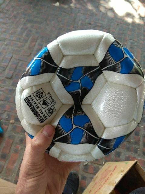 Quả bóng đá Động Lực size 5 tặng kèm kim bơm và túi lưới đựng bóng