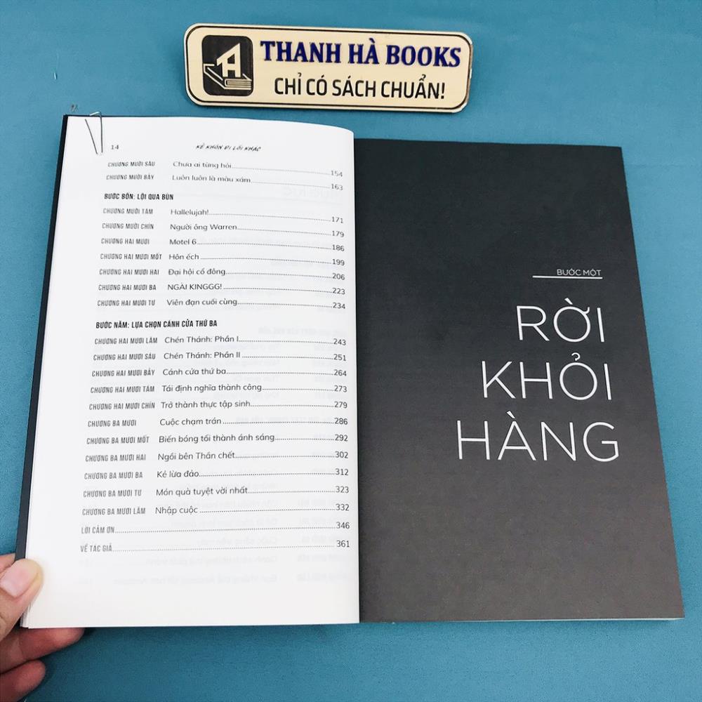 Sách - Kẻ Khôn Đi Lối Khác - The Third Door (Tái Bản 2021) [Alphabooks]