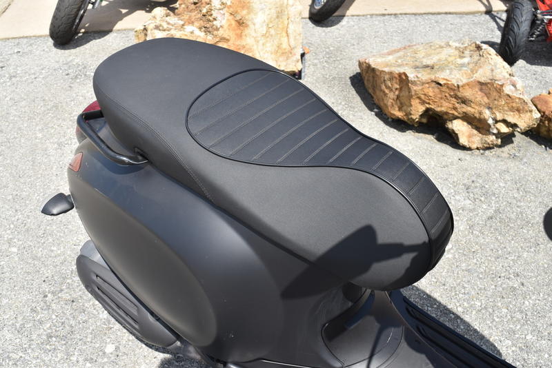 Da bọc yên Vespa dòng Sprint Notte chất lượng