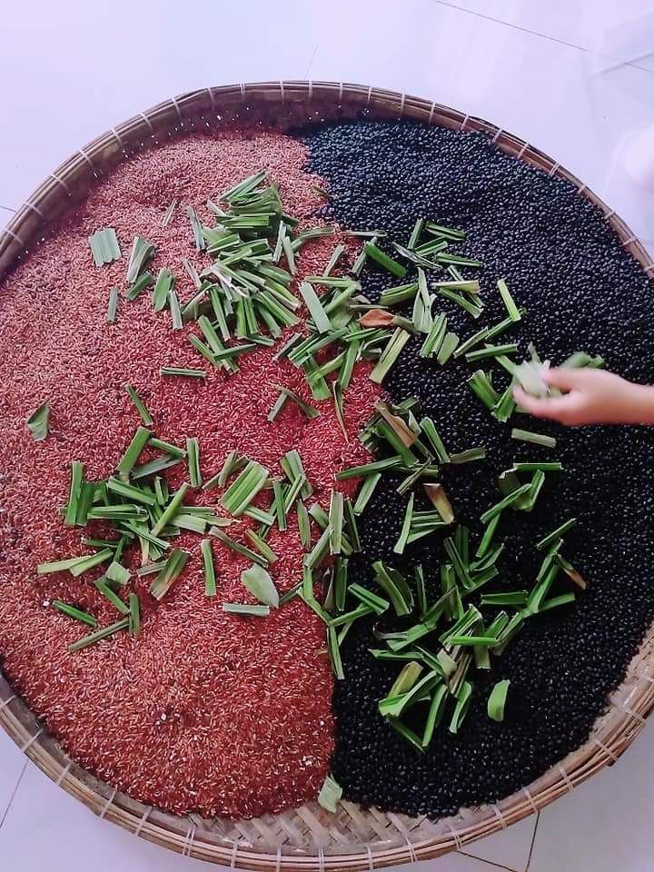 1KG TRÀ ĐẬU ĐEN GẠO LỨT LÁ DỨA (LÁ NẾP THƠM)