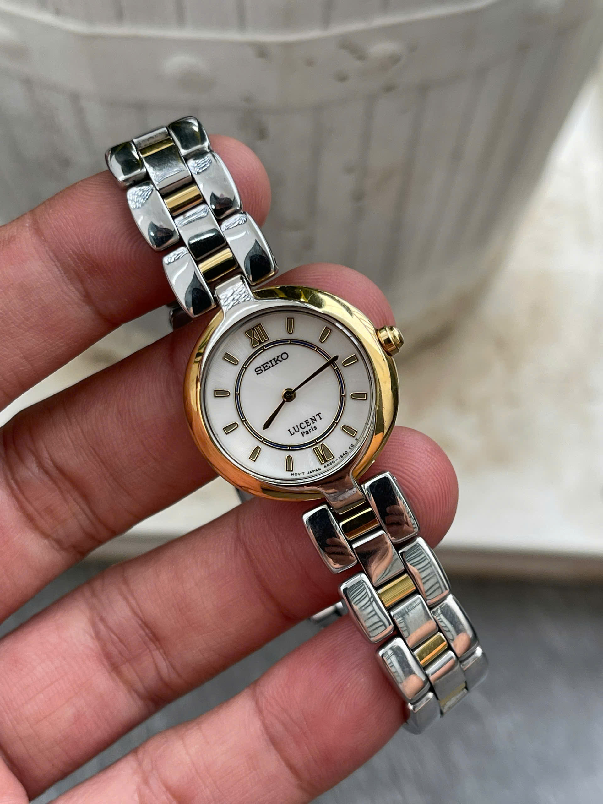 Đồng hồ nữ Seiko Lucent kính saphia chạy pin hàng Si Lazada