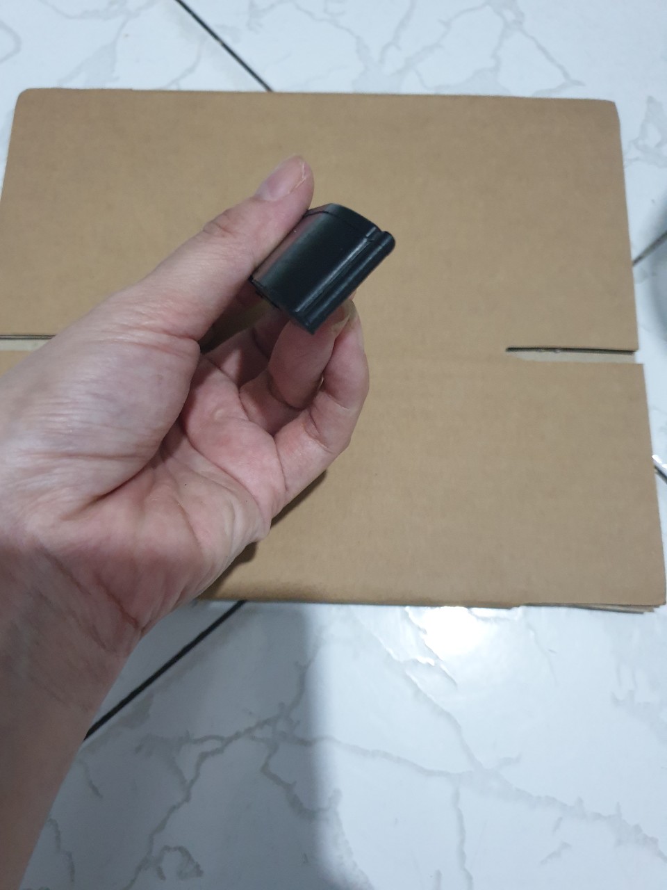 ( 2 miếng) Miếng cao su đen trong ốp lam máy cưa xích 381
