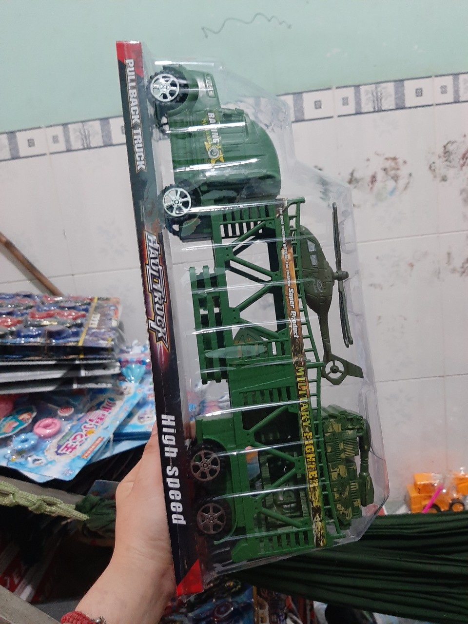 Đồ chơi xe chở xe tăng