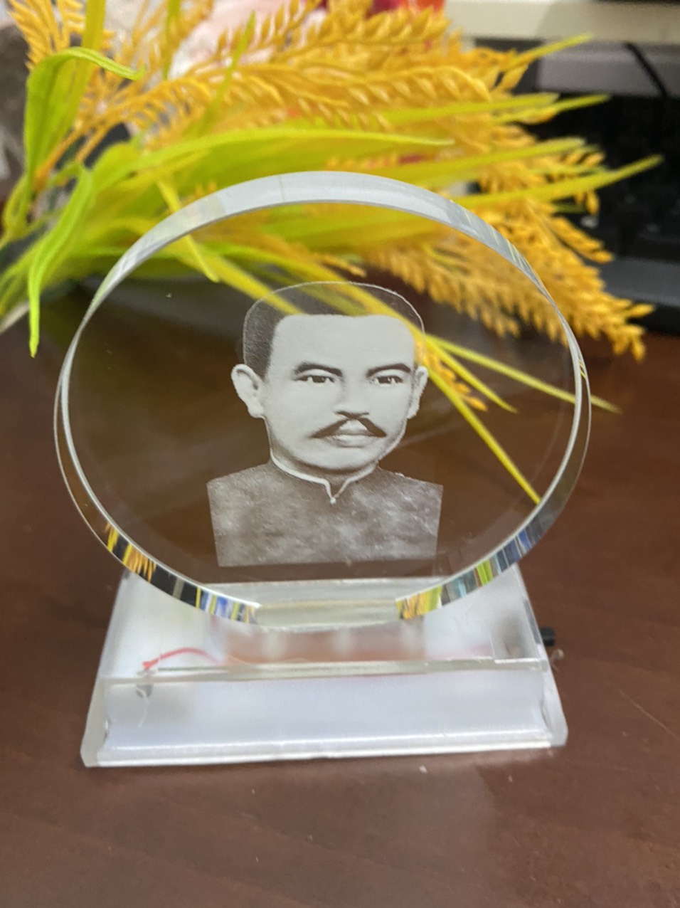 Tượng công giáo pha lê Cha Diệp có đèn