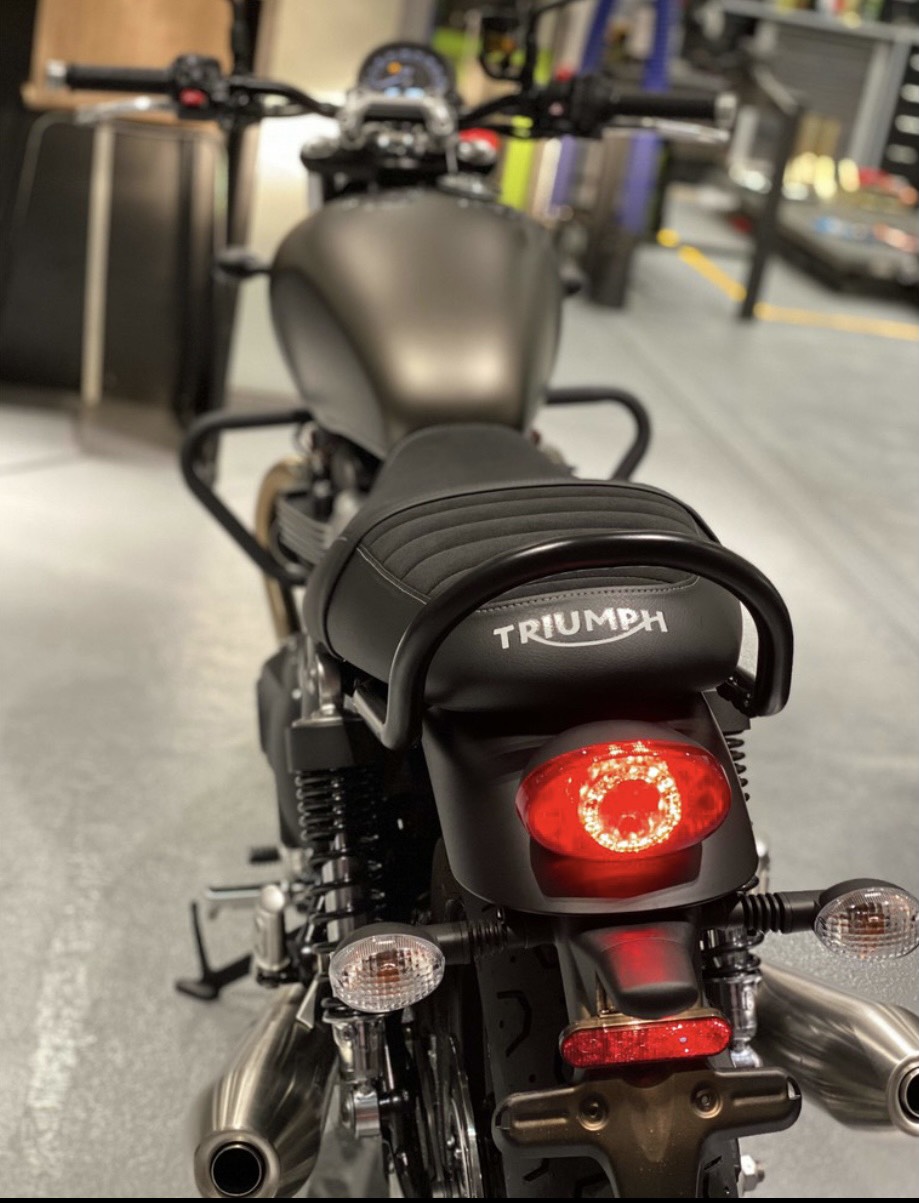 Tay Dắt Triumph