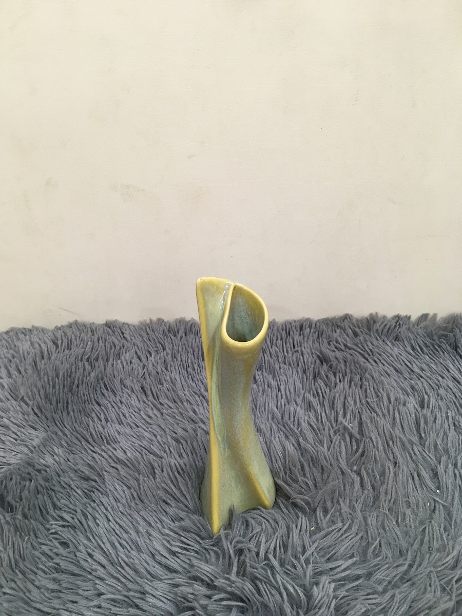 BÌNH HOA XOẮN GÓC 22 CM - GỐM SỨ CƯỜNG PHÁT