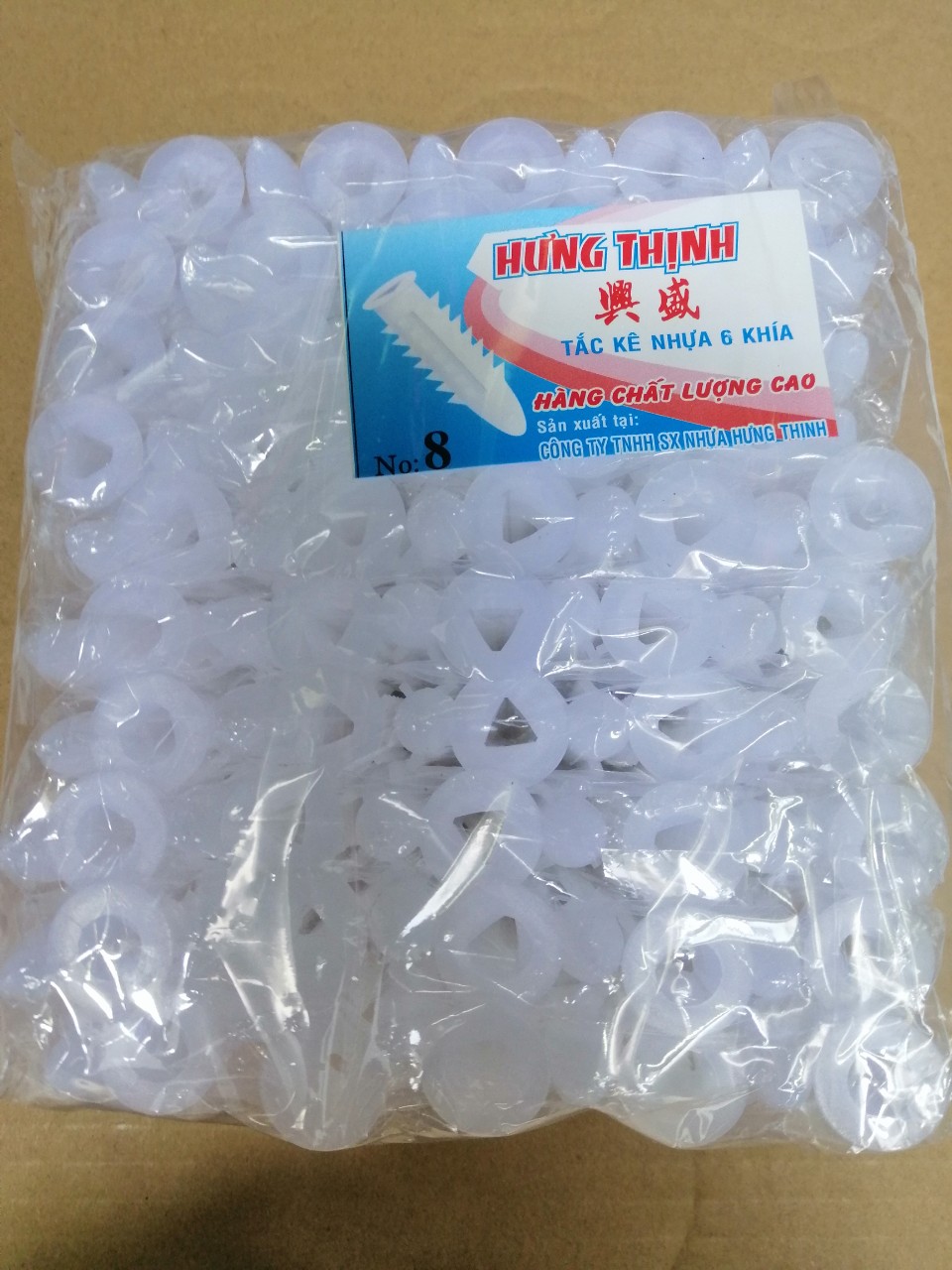 Tắc kê nhựa Hưng Thịnh 6 khía đủ kích thước