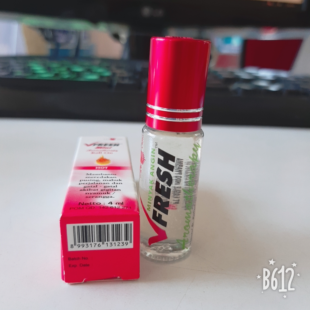 Combo 12 chai dầu gió thảo dược Vfresh đỏ Hot 4ml