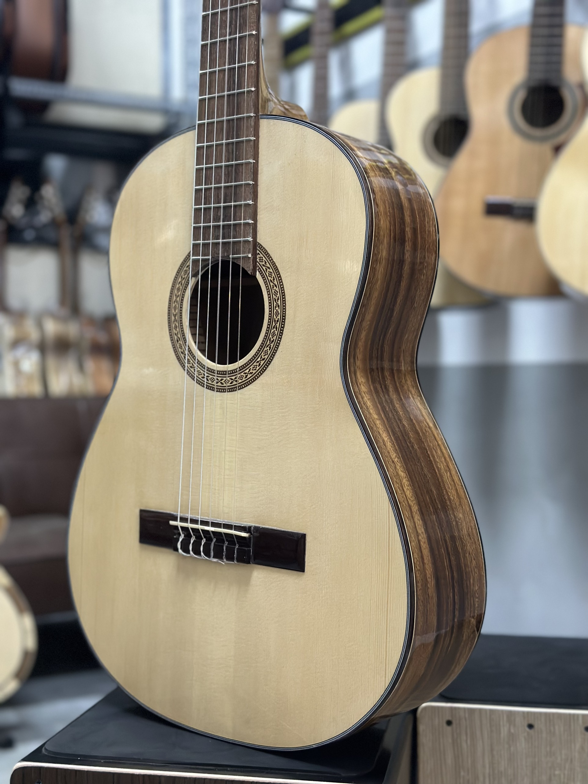 Đàn Guitar Classic Gỗ Điệp Tròn Mã AK-05
