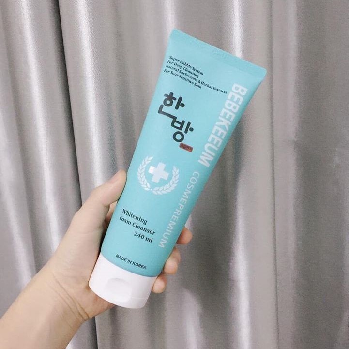 Sữa rửa mặt trắng da và ngừa mụn BEBEKEEUM 240ml