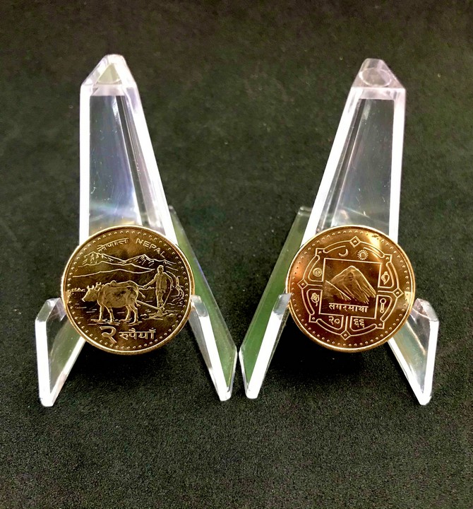 Xu con trâu nepal tặng kèm túi gấm màu đỏ hoặc vàng Màu vàng Đường kính đồng xu là 2.5cm-TMT Collection SP005080