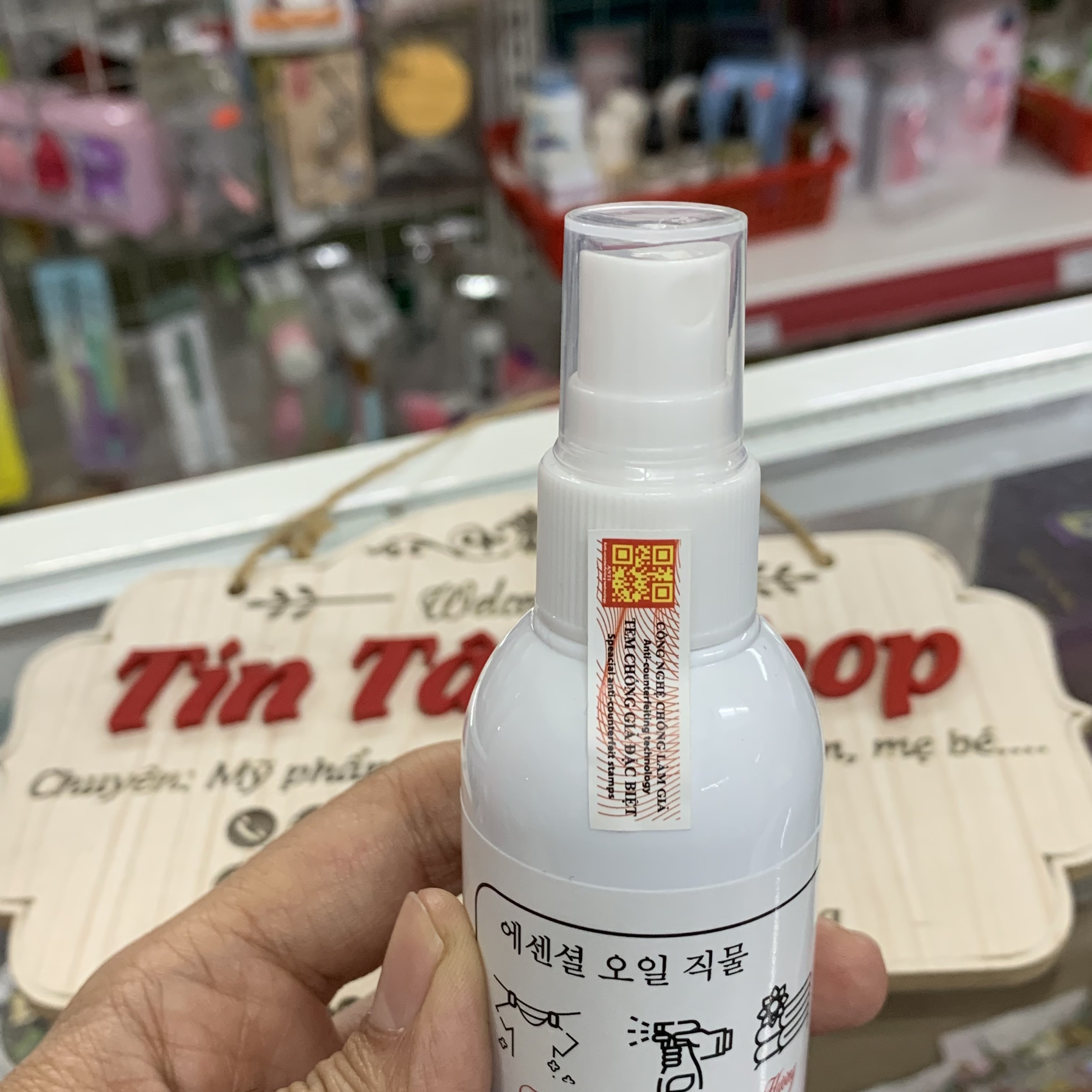 Xịt Thơm Quần Áo Hương Comfort Cực Thơm (Xả Vải Khô)