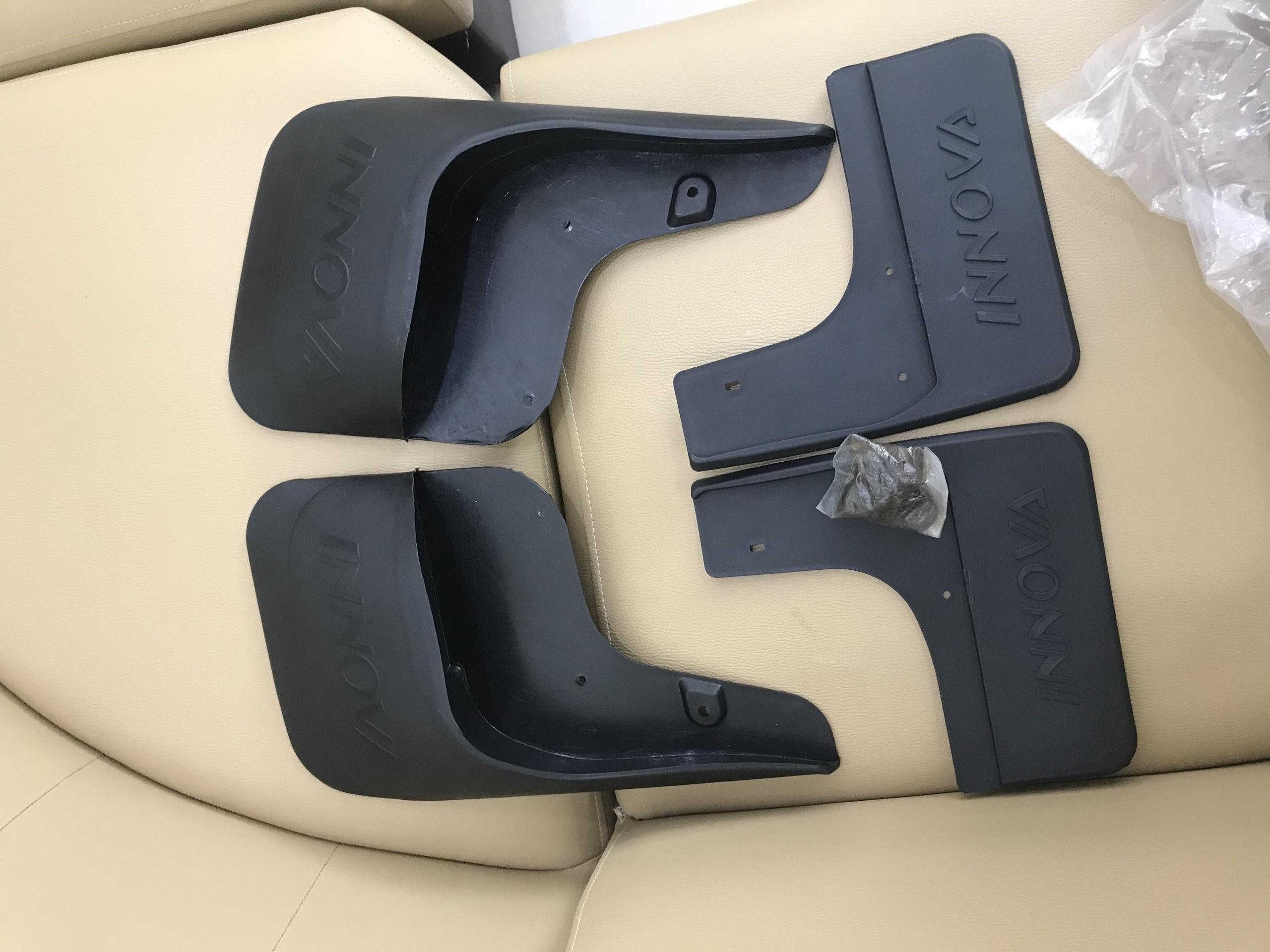 Chắn bùn đen xe Toyota Innova từ đòi 2012 - 2016