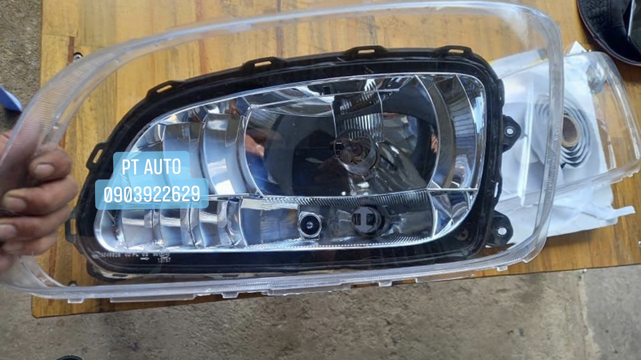 Mặt đèn hino , kính đèn pha xe hino 500 trong suốt - giá 1 cặp gồm 2 vế đèn