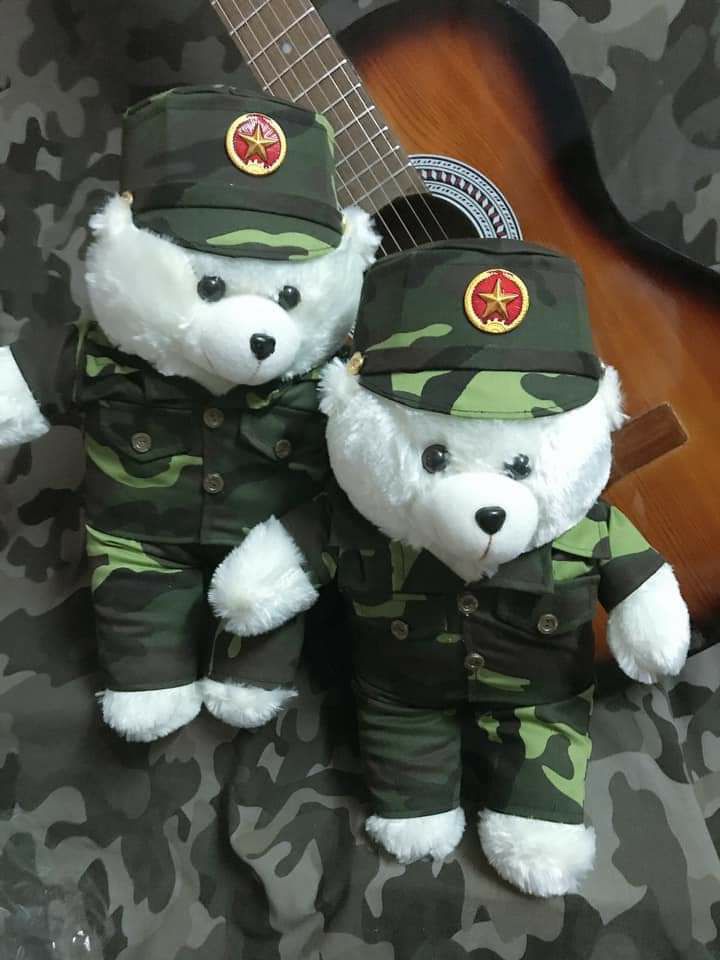 Gấu bông mặc đồ lính