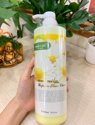 Bộ chăm sóc da mặt cơ bản hoa cúc (Sữa rửa mặt + Tẩy da chết + Kem massage + Nước hoa hồng)