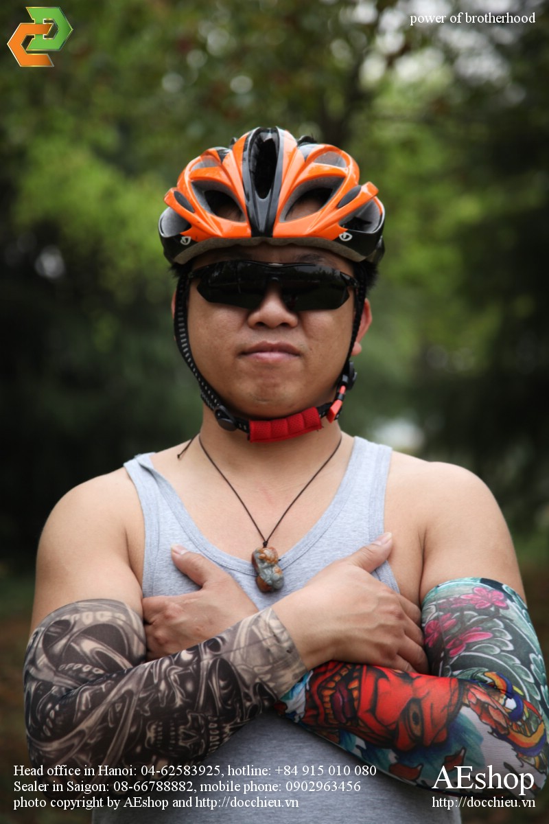 tất tay che cánh tay hình xăm