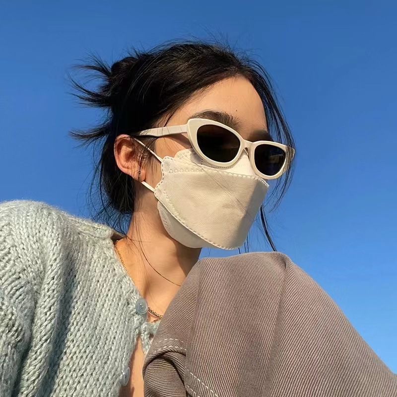 Kính râm thời trang Triangle Sunglasses ROYALLOVEA