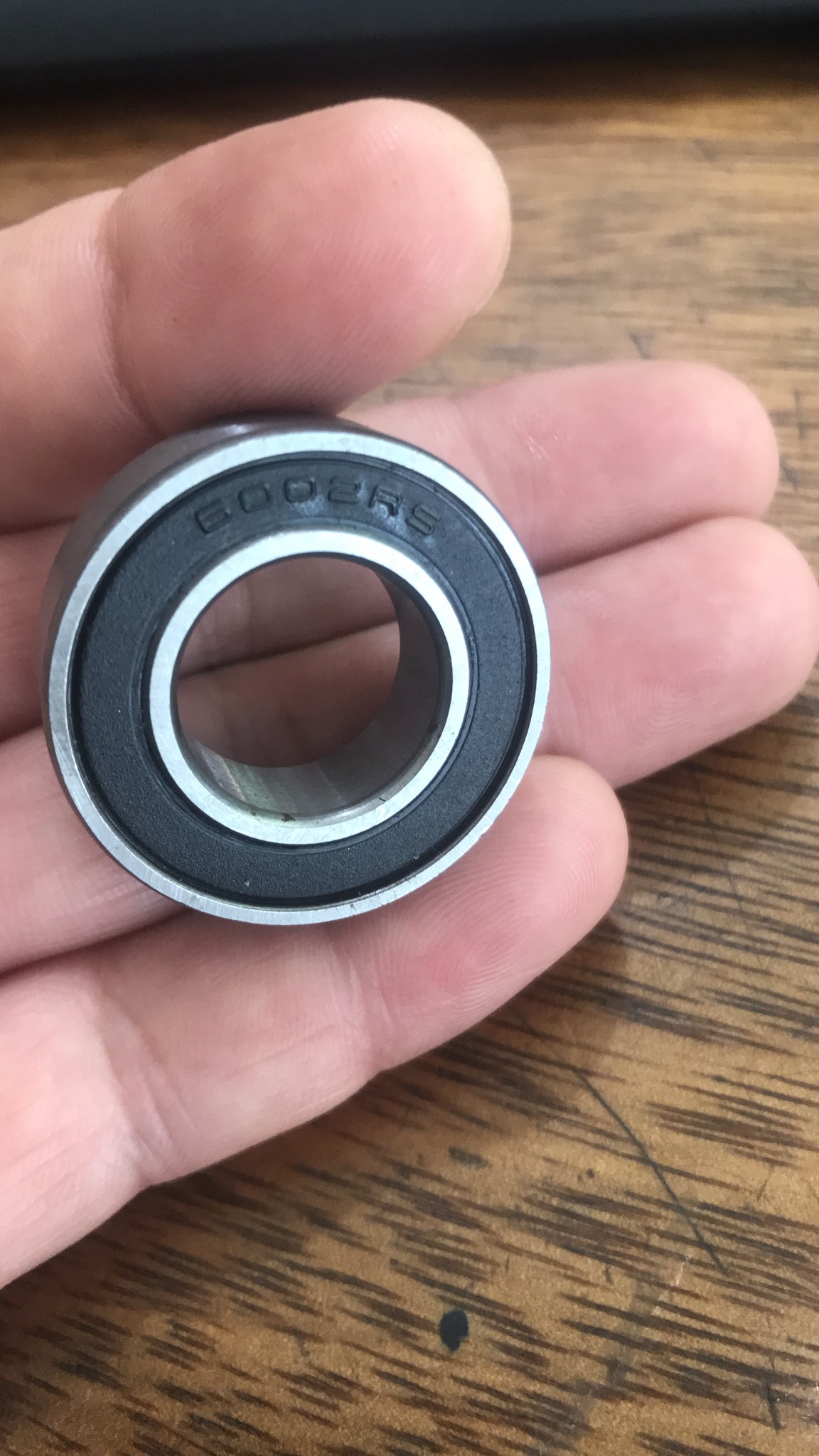 Vòng bi bạc đạn trục giữa xe đạp 6002rs sử dụng cho trục đặc cốt vuông