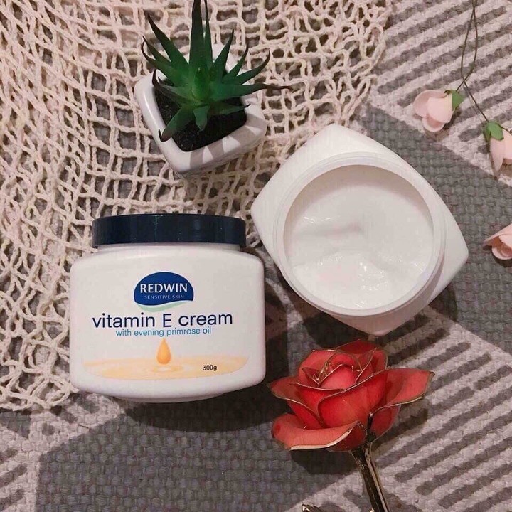 Kem Dưỡng Da Mềm Mịn REDWIN Vitamin E Cream 300g (Hàng Air Úc)