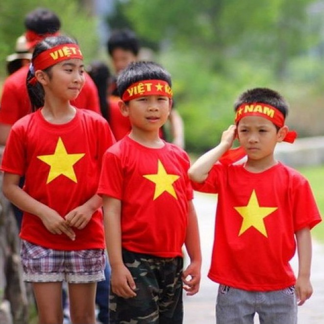 SỈ ÁO CỜ ĐỎ SAO VÀNG BÁN BUÔN