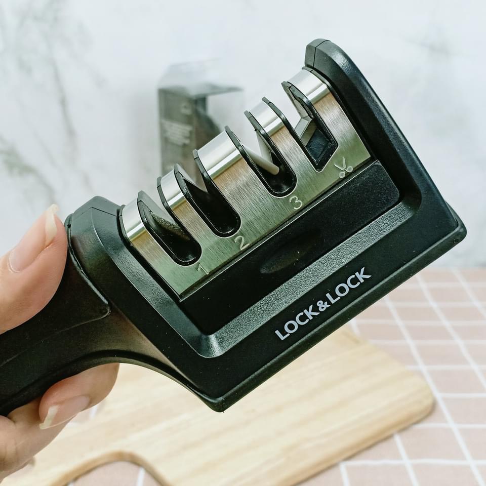 DỤNG CỤ MÀI DAO 4 RÃNH LOCK&LOCK - CKK114