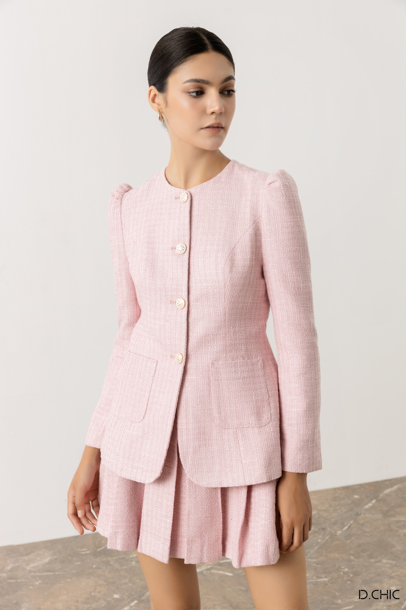 Chân váy ngắn cạp lớn xếp ly D.CHIC MS: 381606